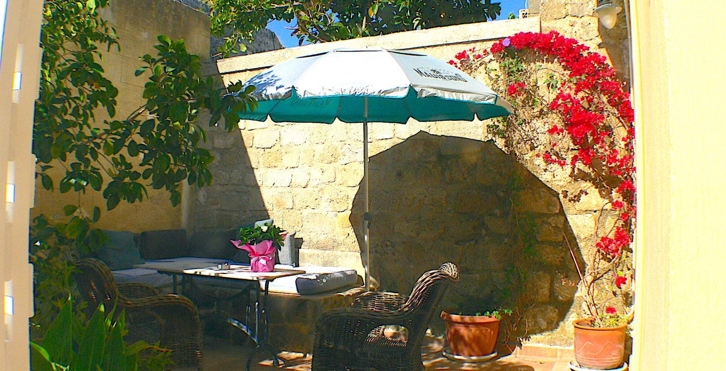 Maison Roxanne in the medieval city of Rhodes with garden ,close to the beach